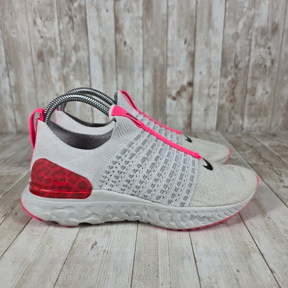 Nike Women's Athletic Shoes - White and Pink